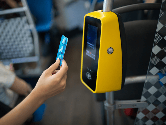 Nowoczesny system płatniczy Bee-Tech na bazie technologii Exorigo-Upos w polskich autobusach i tramwajach